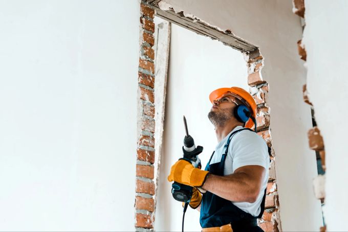 Reisse Wände mit Bedacht ein, denn für viele Menschen ist ein Wohnobjekt mit wenigen Zimmern unattraktiv. Wand einreissen renovieren haus