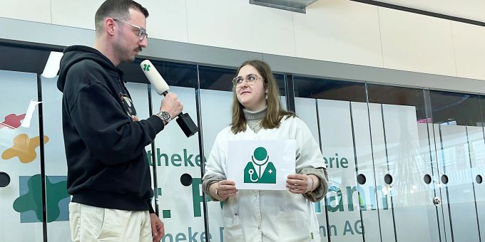 Bravo! Hanna, Daniela und Yasmin bestehen den Wissenstest von pharmaSuisse ohne Probleme. Bild nur für Artikel von pharmaSuisse verwenden