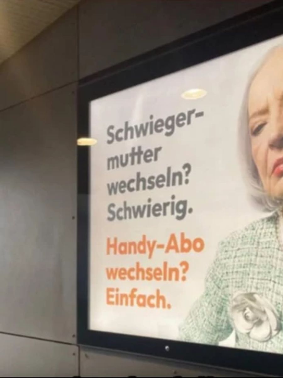 Das Plakat der Alao AG hängt zurzeit an verschiedenen Schweizer Bahnhöfen.