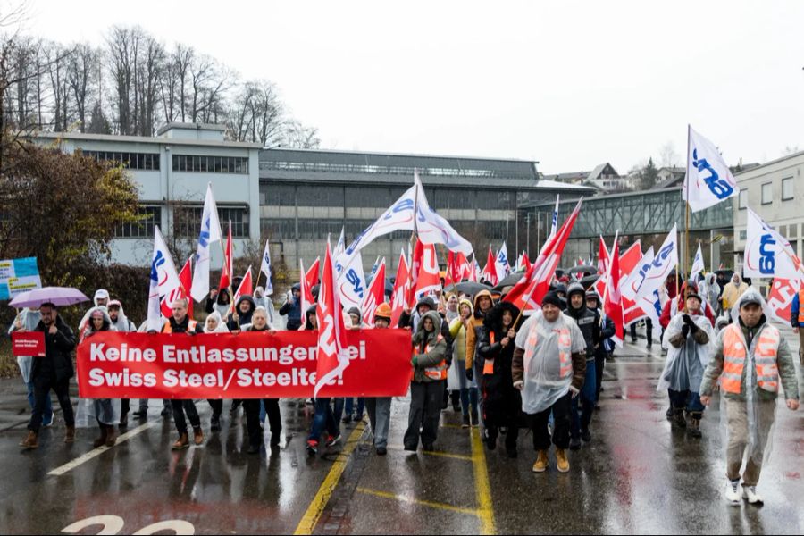 Im Dezember wurde vor der Steeltec AG aufgrund von Stellenabbau demonstriert.