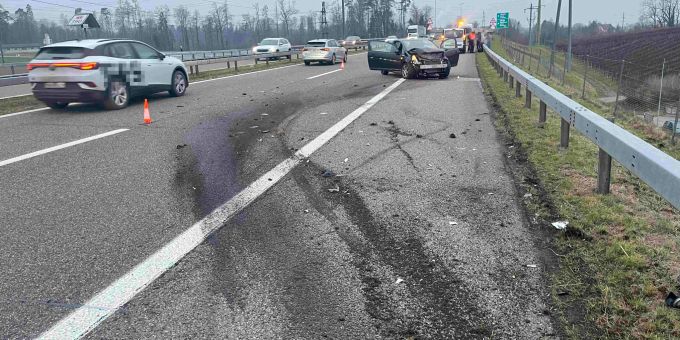 Auf der A1 bei Goldach kollidierte ein Autofahrer mit der Leitplanke. Selbstunfall in Goldach