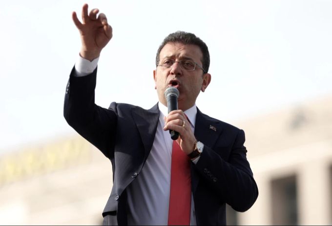 Ekrem İmamoğlu gilt als aussichtsreichster Kandidat bei den kommenden Wahlen. Die Proteste in der Türkei verstärken diesen Eindruck. (Archivbild) Proteste in der Türkei
