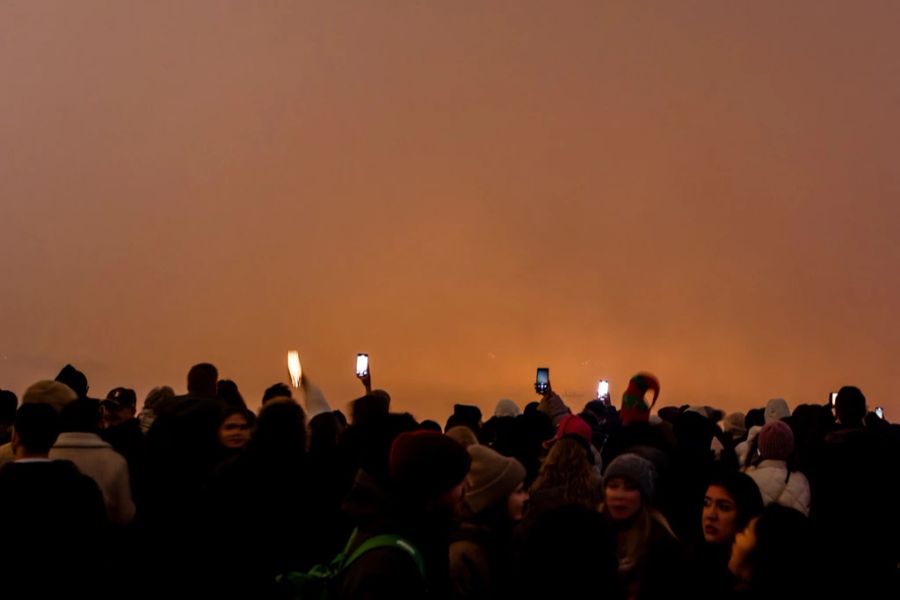 Die Videos und Bilder waren gestern Abend in Zürich oft vergebens – das Feuerwerk verschwand im Nebel.