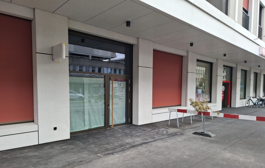 Übrigens: Gleich neben dem neuen «Café Einstein» eröffnete kürzlich eine Filiale der Drogerie Rossmann.