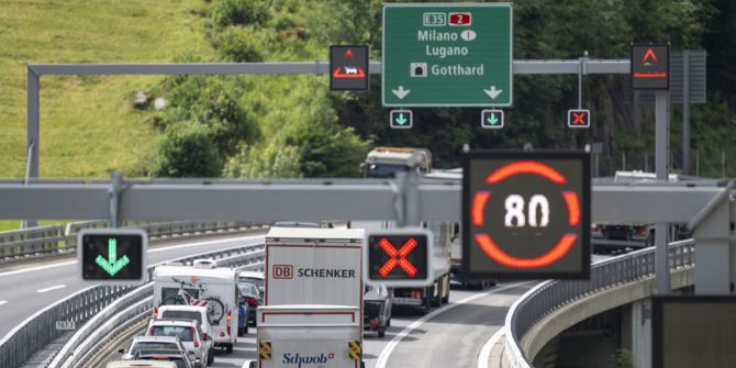 Tempo 80 könnte auf Schweizer Autobahnen bei einer Mangellage eingeführt werden.