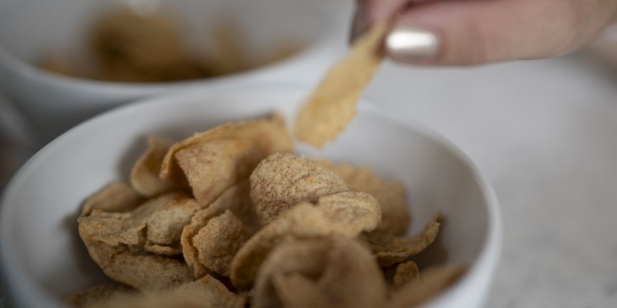 Chips aus Biertreber: Schweizer Unternehmen haben den Markt für vegane Proteine für sich entdeckt. (Archivbild)