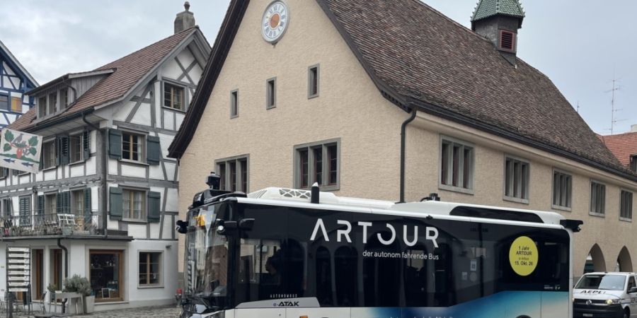 Im selbstfahrenden Bus durch das Zentrum von Arbon TG dürfen 19 Passagiere Platz nehmen.
