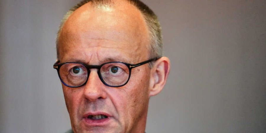 Politisch in Bedrängnis: Der deutsche Bundeskanzler Friedrich Merz. Ob ihm 17 Cent Spritpreissenkung helfen gegen vorhergesagte weitere dramatische Stimmenverluste seiner CDU bei den L...