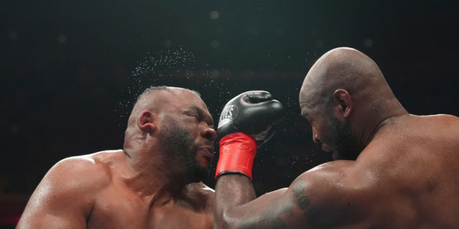 Jarrell Miller (links) präsentierte sich den Boxfans mit einem Mal ungewohnt haarlos.