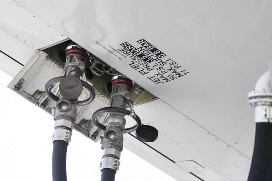 Der Krieg treibt den Preis für Kerosin, den Treibstoff für Flugzeuge, in die Höhe.