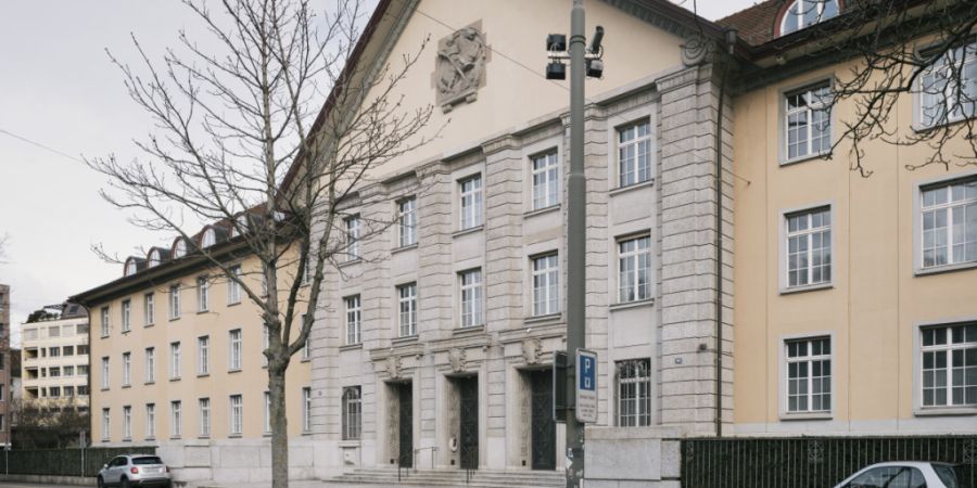 Eine 33-jährige Ungarin steht in Zürich wegen Menschenhandels vor Gericht. Sie soll Frauen zur Prostitution gezwungen haben. (Archivbild)
