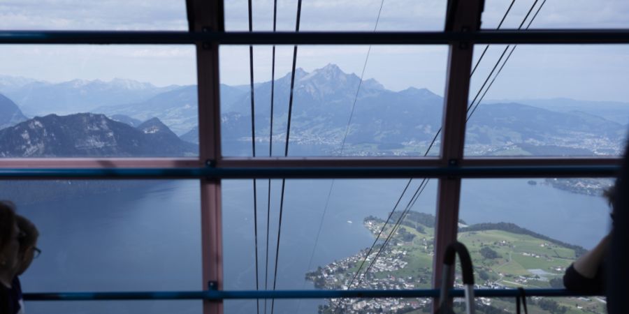 Eine Fahrt mit der Seilbahn von Weggis nach Rigi Kaltbad bietet ein spektakuläres Panorama über den Vierwaldstättersee. (Archivaufnahme)