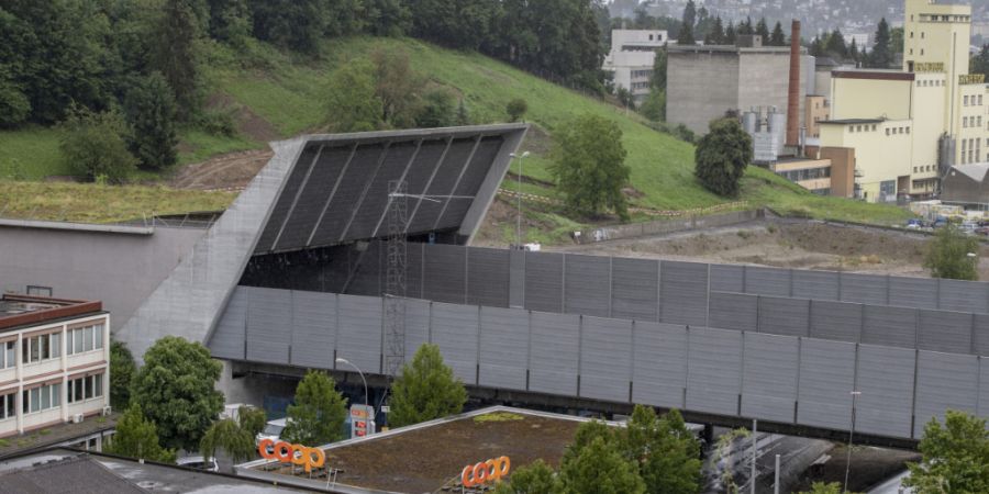 Im Sonnenbergtunnel, hier das Portal in Kriens, ereignete sich im am Dienstagmorgen ein Auffahrunfall. (Archivaufnahme)