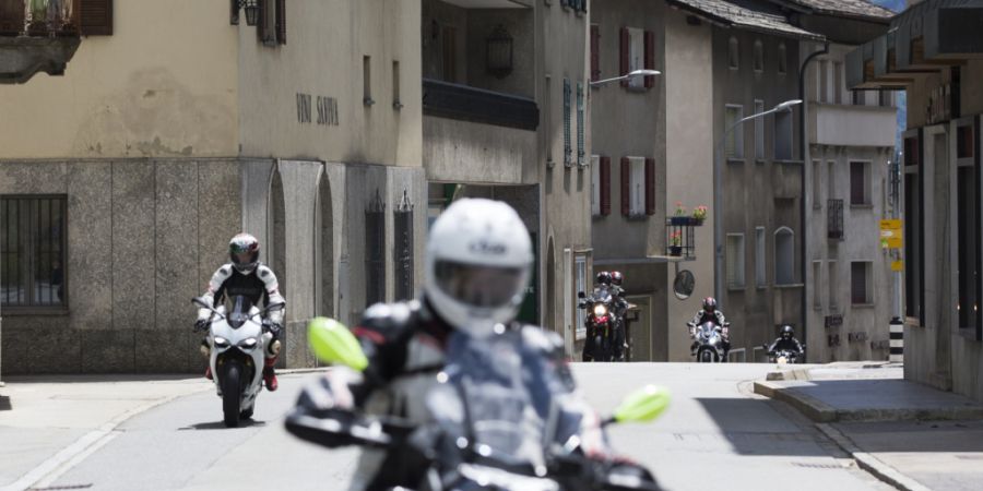 Insgesamt verstarben im vergangenen Jahr 49 Motorradfahrende auf Schweizer Strassen tödlich - zwei mehr als 2024. (Archivbild)