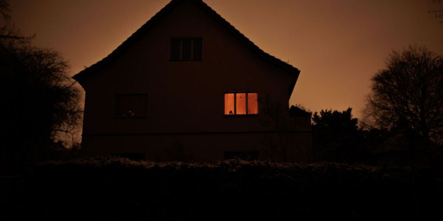 In Saas und Küblis GR führten die Schneefälle in der Nacht von Samstag auf Sonntag zu einem Stromunterbruch. (Symbolbild)