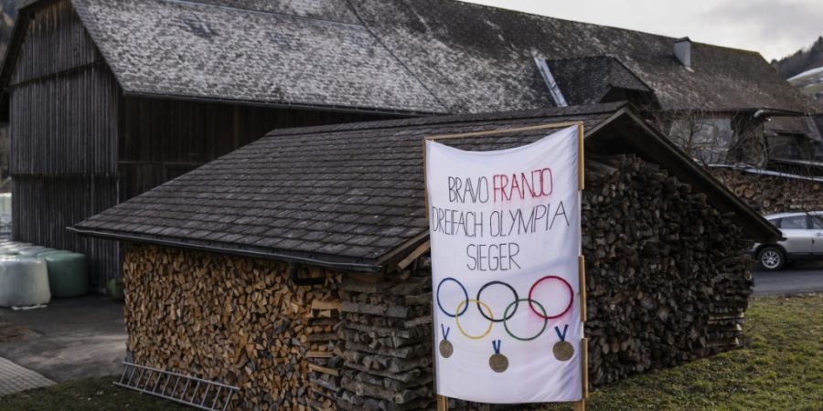 Boltigen stimmte sich am Freitag auf den Empfang von Dreifach-Olympiasieger Franjo von Allmen ein.