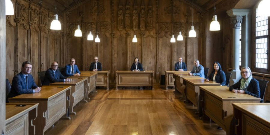 Die aktuellen Mitglieder der Berner Kantonsregierung. Drei von ihnen werden im März nicht mehr zur Wiederwahl antreten. (Archivbild)