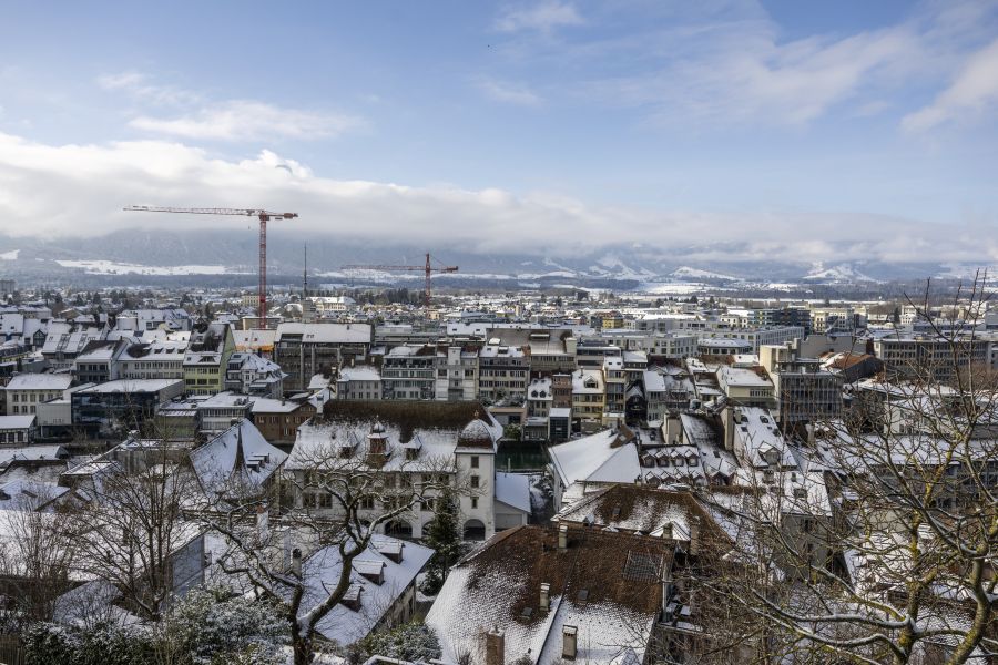 Angezuckerte Strassen und Hausdächer sind am Mittwoch und Donnerstag auch im Flachland möglich.