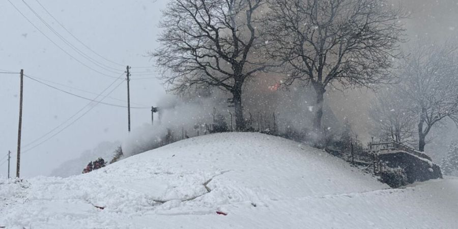 In Sool GL stand ein Ferienhaus in Vollbrand. Die Schneeverhältnisse erschwerten die Löscharbeiten.