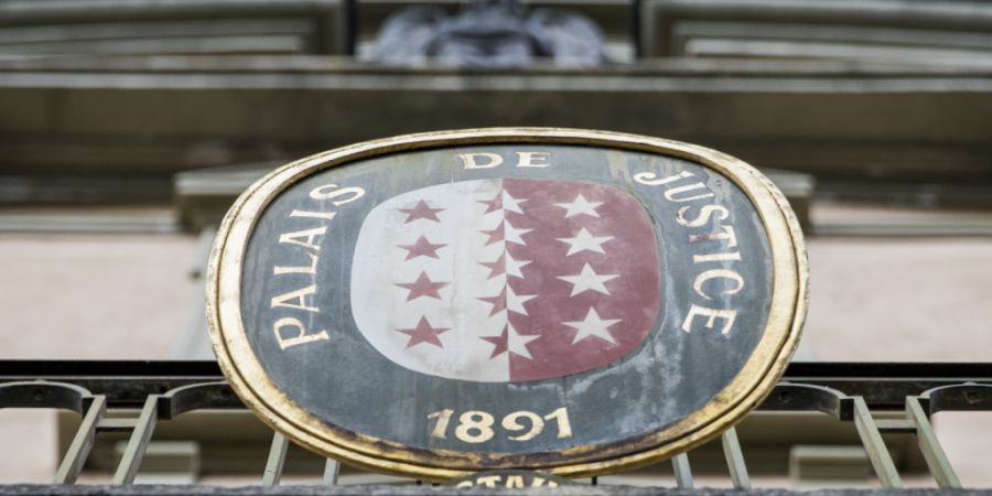 Das Bezirksgericht in Sitten verurteilte den ehemaligen Leiter einer Tanzgruppe zu einer Freiheitsstrafe von 24 Monaten. Sechs Monate davon muss der 62-Jährige laut dem noch nicht rech...