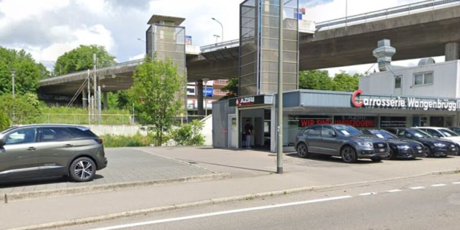 Die markanten Treppen- und Lifttürme beim Bahnhof Niederwangen bleiben vorderhand bestehen. Ihre längerfristige Zukunft ist derzeit aber noch offen.