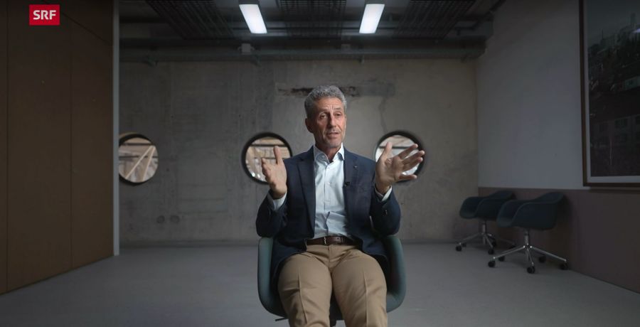In einem SRF-Dokfilm vertritt Bauunternehmer Balz Halter die Baubranche.