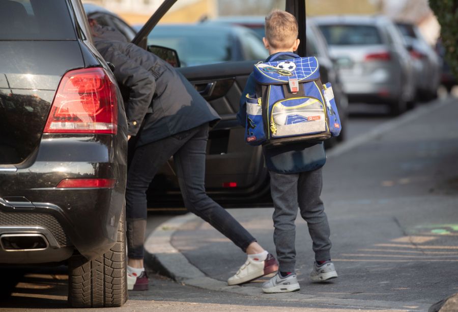 Pascal Regli von Fussverkehr Schweiz stellt fest, dass Kinder zunehmend herumchauffiert werden.