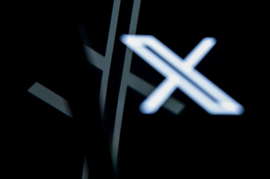 Mit Grok können sich Nutzer unter anderem über die ebenfalls dem Tech-Milliardär gehörende Plattform X unterhalten.