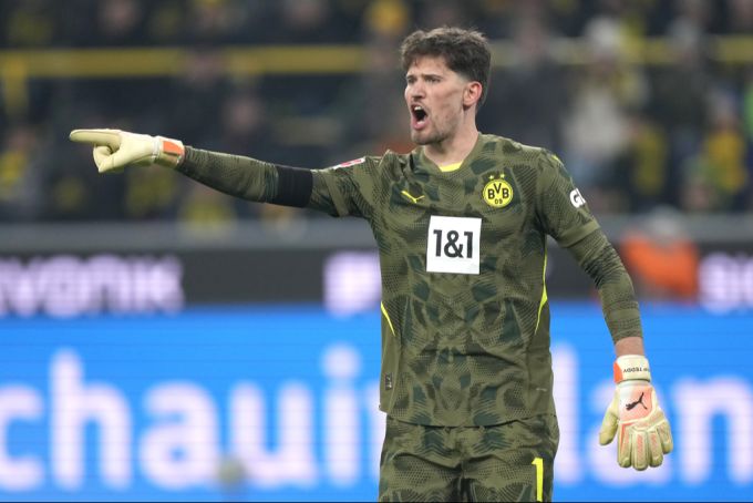 Gregor Kobel bleibt dem BVB offenbar erhalten. BVB