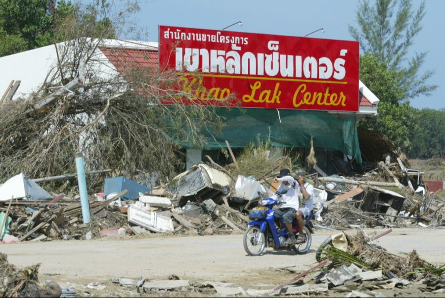 ... oder wie bei der Sumatra-Flutwelle 2011 in Asien – hier in Thailand.
