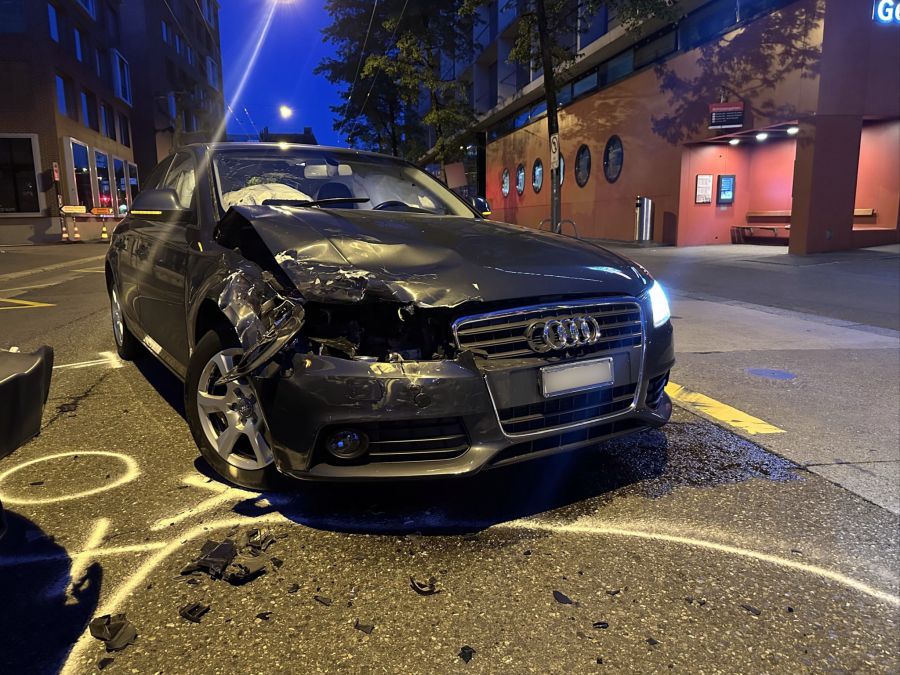 Der Autofahrer wurde verletzt.