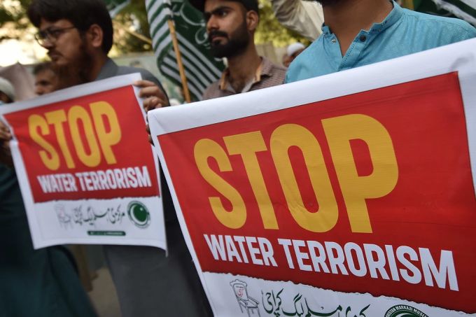 Die Aufkündigung eines Wasserabkommens seitens Indien führte zu Protesten in Pakistan. Pakistan Indien Wasser Demonstration