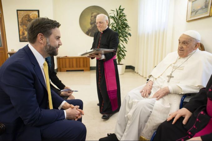 J.D. Vance war einer der letzten Besucher des verstorbenen Papstes Franziskus. Vance Papst Franziskus