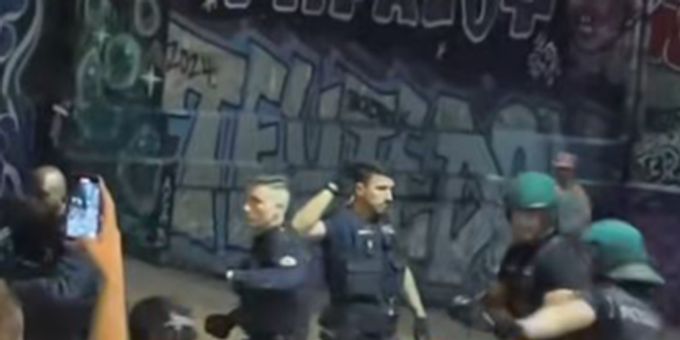 Reitschule - Polizei will Straftäter anhalten – und wird angegriffen