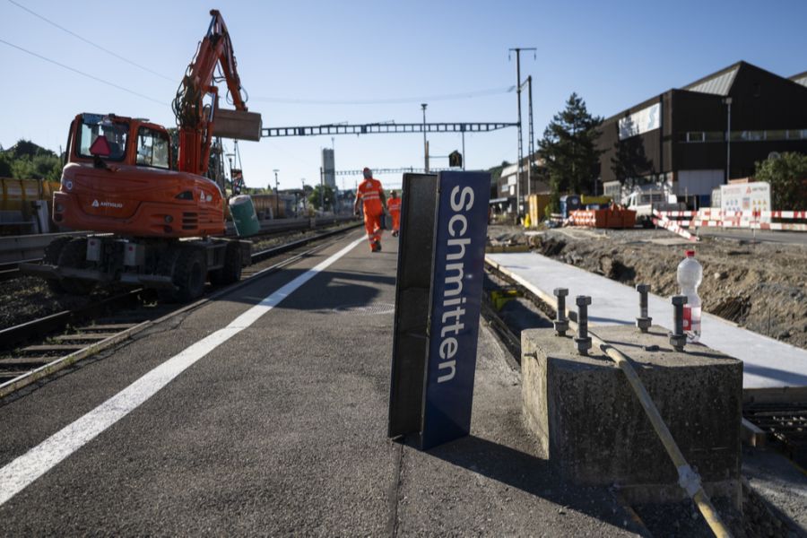 Der Bahnhof Schmitten FR wird zurückgebaut – eine der vielen Arbeiten im Rahmen der Totalsperre der Strecke Freiburg-Bern.