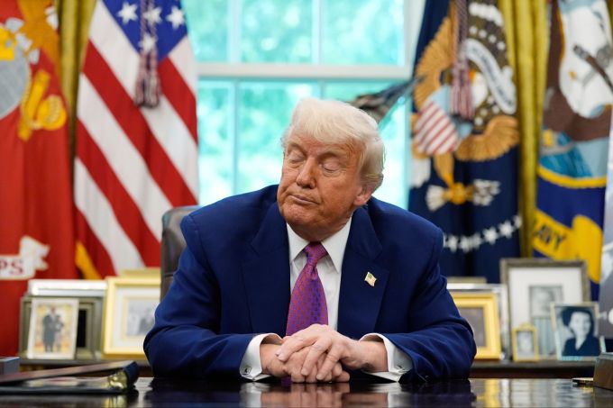 US-Präsident Trump verbreitet verstärkt Verschwörungstheorien über seinen Amtsvorgänger Biden. joe biden