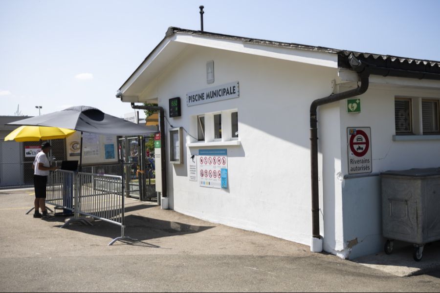 Ausländische Staatsangehörige werden nur unter gewissen Bedingungen reingelassen.