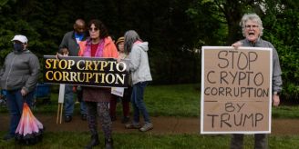 Korruptions-Vorwürfe - Krypto-Dinner mit Trump begleitet von Protesten Korruptions-Vorwürfe - Krypto-Dinner mit Trump begleitet von Protesten