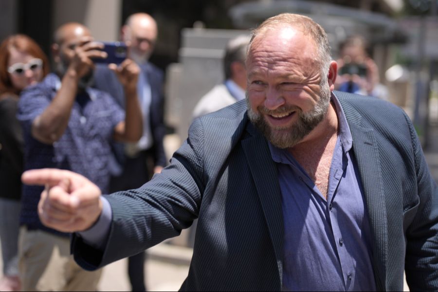Der rechtsgerichtete Verschwörungstheoretiker Alex Jones gehört zu den Trump-Unterstützern, die eine Freigabe der Epstein-Akten fordern.