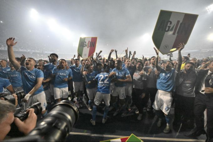 Auch Noah Okafor jubelt beim SSC Napoli mit. ssc napoli