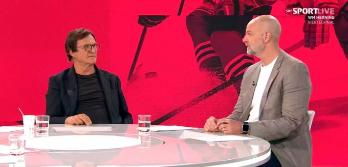 Arno Del Curto (l) ist zum WM-Viertelfinal zwischen der Schweiz und Österreich neben Marc Reichert im SRF-Studio zu Gast. Arno Del Curto