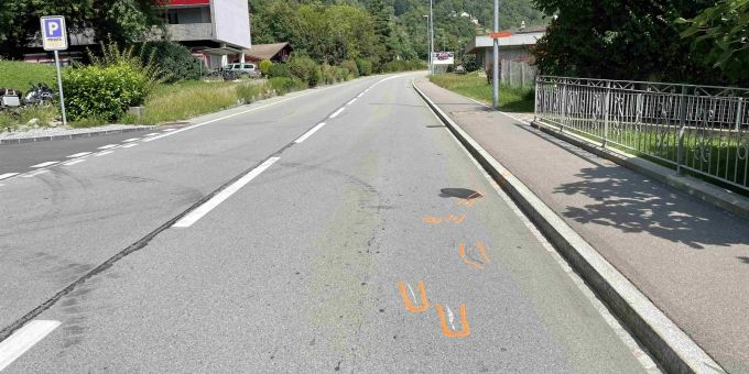 Grono GR - Motorradfahrerin (16) nach Kollision mit Auto im Spital