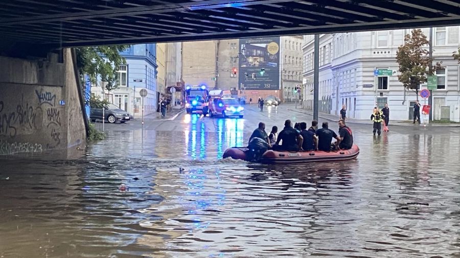 Unterführungen wurden überflutet ...