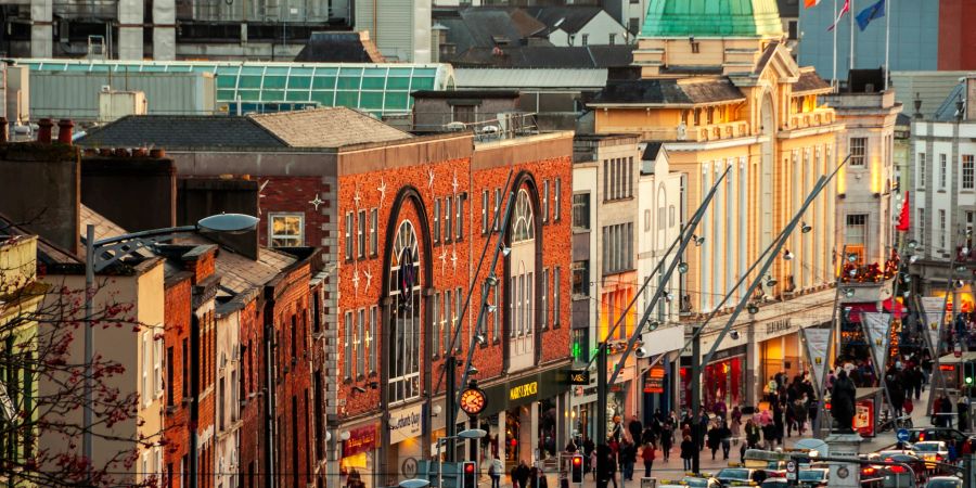 Die Universitätsstadt Cork ist die zweitgrösste Stadt Irlands. Die St.Patrick's Street und Grand Parade laden zum Souvenir-Shoppen ein.