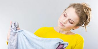 Frau gelb blond Wäsche