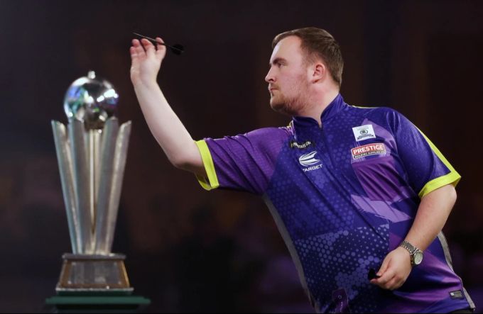 Luke Littler wurde an der Darts-WM im Winter sensationell Vizeweltmeister. Luke Littler