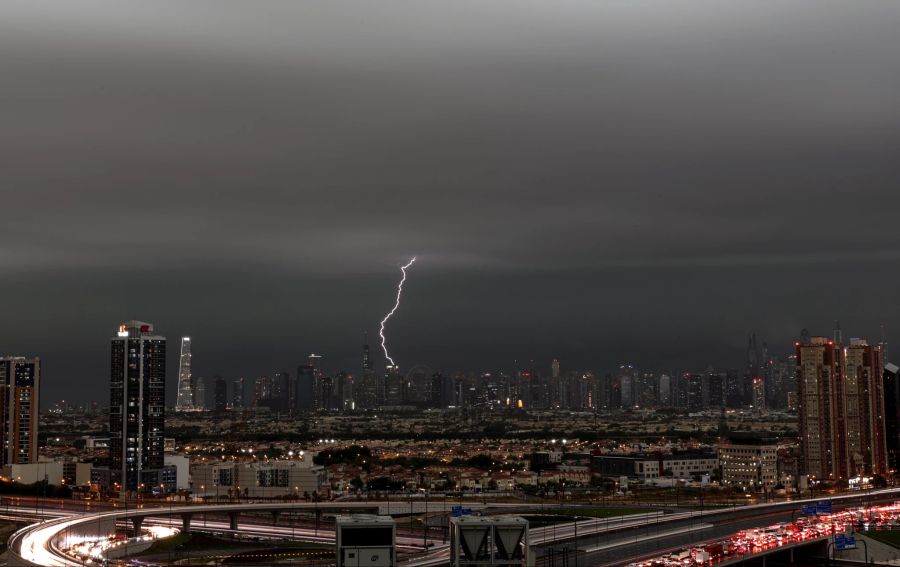 Dubai wurde in der Nacht von einem heftigen Sturm getroffen.