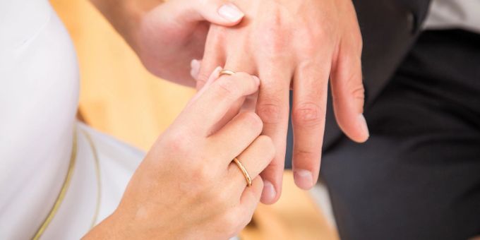 Der Bundesrat möchte, dass Personen im Familiennachzug, häufig Ehepartner von Expats, verstärkt eine Arbeitsstelle in der Schweiz aufnehmen. (Archivbild) Ehepartner