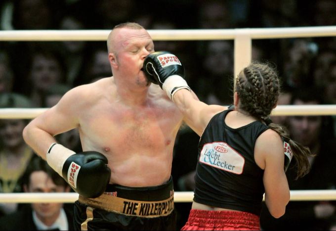 Stefan Raab verlor in der Vergangenheit bereits zweimal gegen Boxweltmeisterin Regina Halmich. (Archivbild) Stefan Raab Regina Halmich