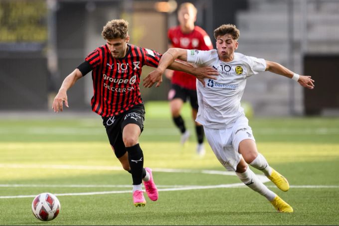 Izer Aliu (links) unterschreibt beim FC Aarau bis 2026. FC Aarau